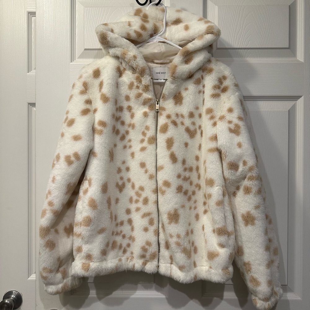 Nine West white and cream/tan faux fur hoodie zip up jacket size medium